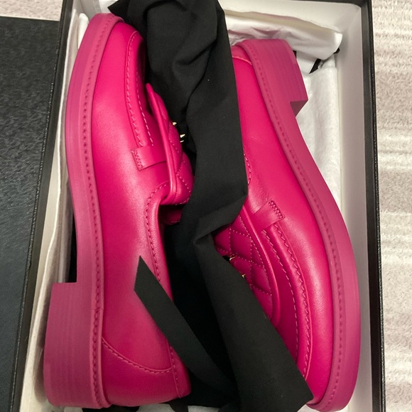 Chanel Lambskin Quilted CC Turnlock Loafers 39.5 Fuchsia - Picture 5 of 10